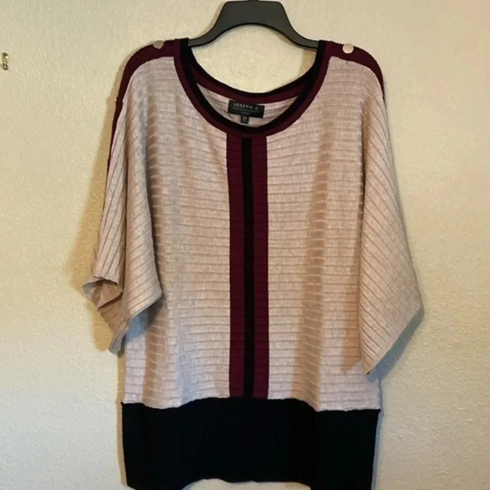 ⭐️ Gorgeous dolman sweater ⭐️
BIN G1